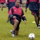 Valdo, en un entreno de Osasuna, no sabe si podrá jugar ante el Madrid