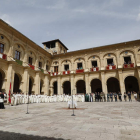 El público abarrotó la plaza de San Isidoro para ver las Cabezadas. F. OTERO