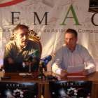 En el centro, Juan José Simón e Isaac de la Fuente, junto a otros miembros de Asemac.