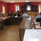 Reunión de alcaldes y representantes sociales celebrada hace unas semanas en Cistierna