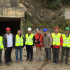 Directivos y técnicos de Ocean Resources, ayer en la bocamina de Requejo y Friera