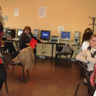 La concejala Carmen Oláiz durante una de las jornadas del curso para mujeres.