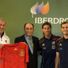 Ignacio Galán, presidente de Iberdrola, al lado de Del Bosque, Sergio Ramos y Casillas.