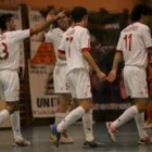 Los jugadores del Puertas Deyma celebran el primer gol materializado por Toni