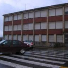 La imagen muestra el edificio en cuyo bajo quedará instalado el cuartel de la policía local
