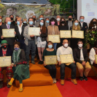 Foto de familia con todos los premiados anoche en la gala del Palacio de Canedo. L. DE LA MATA