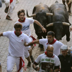 Vista de la manada en el sexto encierro en Pamplona.