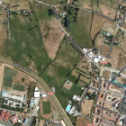 A la izquierda, la gran extensión verde por encima de la N-630 es la finca recuperada.