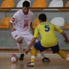 Raúl, a la izquierda, fue el autor del gol de los leoneses.