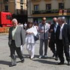 Santos Llamas, acompañado de varios consejeros de Caja España el pasado jueves.
