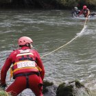 En el simulacro participaron una veintena de profesionales de los distintos parques de bomberos de Castilla y León. RAMIRO