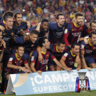 La plantilla del Barcelona celebra el primer título de la temporada conseguido ante el Atlético.