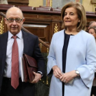 El ministro de Hacienda, Cristóbal Montoro, y la ministra de Empleo, Fátima Báñez, en el Congreso de los Diputados en una imagen de archivo.