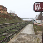 Un tramo de la vía de la Ruta de la Plata, en la localidad de La Bañeza. RAMIRO