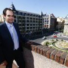 Santiago García de Castro, en la terraza de la sede central de BBVA en Santo Domingo.