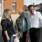 Amilivia visitó la pedanía de Armunia, donde entregó su programa electoral a los vecinos