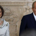 Juan Carlos y Sofía, tras la firma de la ley de abdicación por parte del Rey, el miércoles en la Zarzuela.