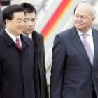 El presidente chino, Hu Jintao, fue recibido por el ministro español de Asuntos Exteriores