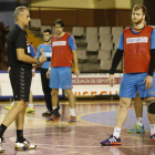 El técnico Rafa Guijosa y sus jugadores ya piensan en el partido de Granollers como una final