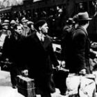Uno de los muchos grupos de judíos deportados por el régimen nazi