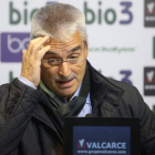 El nuevo entrenador de la Deportiva, Fabri González, dio sus primeros esbozos de lo que pretende del equipo y hoy se estrenará en el banquillo de El Toralín. L. DE LA MATA