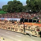 Demostración de fuerza hindú con el desfile de un misil tierra aire