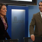 Milagros Marcos y César Antón presentan el marco de colaboración con entidades locales.