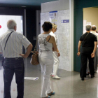Pacientes recién llegados entran al triaje.