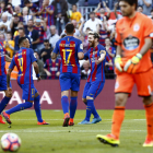 Messi, que reapareció ayer, celebra su gol junto a Neymar y Alcácer. QUICO GARCÍA