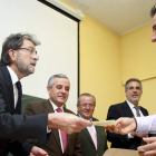 Representantes de la Junta y el Ayuntamiento entregaron los diplomas.
