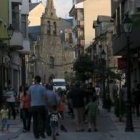 Los populares critican la falta de limpieza en algunas calles de la villa