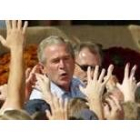 El candidato republicano, George Bush, poco después de ofrecer un mitin en Pensilvania