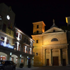 Imagen del Ayuntamiento y la iglesia de Valencia de Don Juan. MEDINA