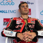 Álvaro Bautista, en el boxe del equipo Ducati de Laguna Seca.