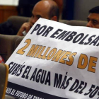Protesta en el Pleno de 2010 que prorrogó 15 años la concesión del servicio del agua.