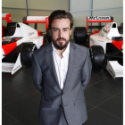 Alonso, en la fábrica que McLaren tiene en Woking.