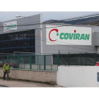 Imagen del exterior de la plataforma que Covirán gestiona en la carretera de Molinaseca, en Ponferrada.