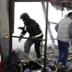 El incendio devastó ayer una cochera en la localidad de Quintana de Raneros.