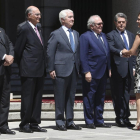 La ministra de Defensa Maria Dolores de Cospedal saluda a Federico Trillo, Eduardo Serra, Gustavo Suarez Pertierra, Julian Garcia Vargas y Narcis Serra.