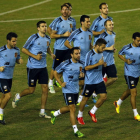 Los jugadores de la selección española durante el entrenamiento en el Estadio del Vasco de Gama.