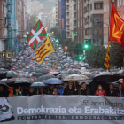 El Parlamento Vasco rechaza la moción de EH Bildu a favor de reconocer la república catalana.