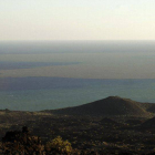 Mancha en el mar de Las Calmas donde el volcán submarino de El Hierro ha vuelto a expulsar fragmentos de magma.
