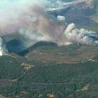 Fotografía aérea del incendio forestal declarado en la localidad de Acebo.
