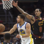 Stephen Curry logró 42 puntos.