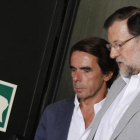 José María Aznar y Mariano Rajoy, en una imagen de archivo.