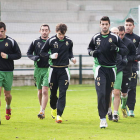 La plantilla del Racing de Santander entrena en La Albericia tras hacer público el comunicado contra los dirigentes del club.
