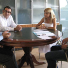 Gancedo y el edil Abel Iglesias se reunieron ayer con responsables de Alsa para hablar de Ferral.