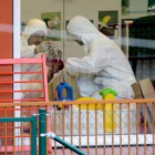 Dos investigadores en la guardería en la que se produjo un ataque a cuchilladas en Dendermonde