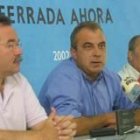 José Giménez, flanqueado ayer en rueda de prensa por González Saavedra (izquierda) y Pedro Nieto