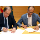 Juan Vicente Herrera y Luis Fuentes firman un acuerdo de estabilidad y gobernabilidad